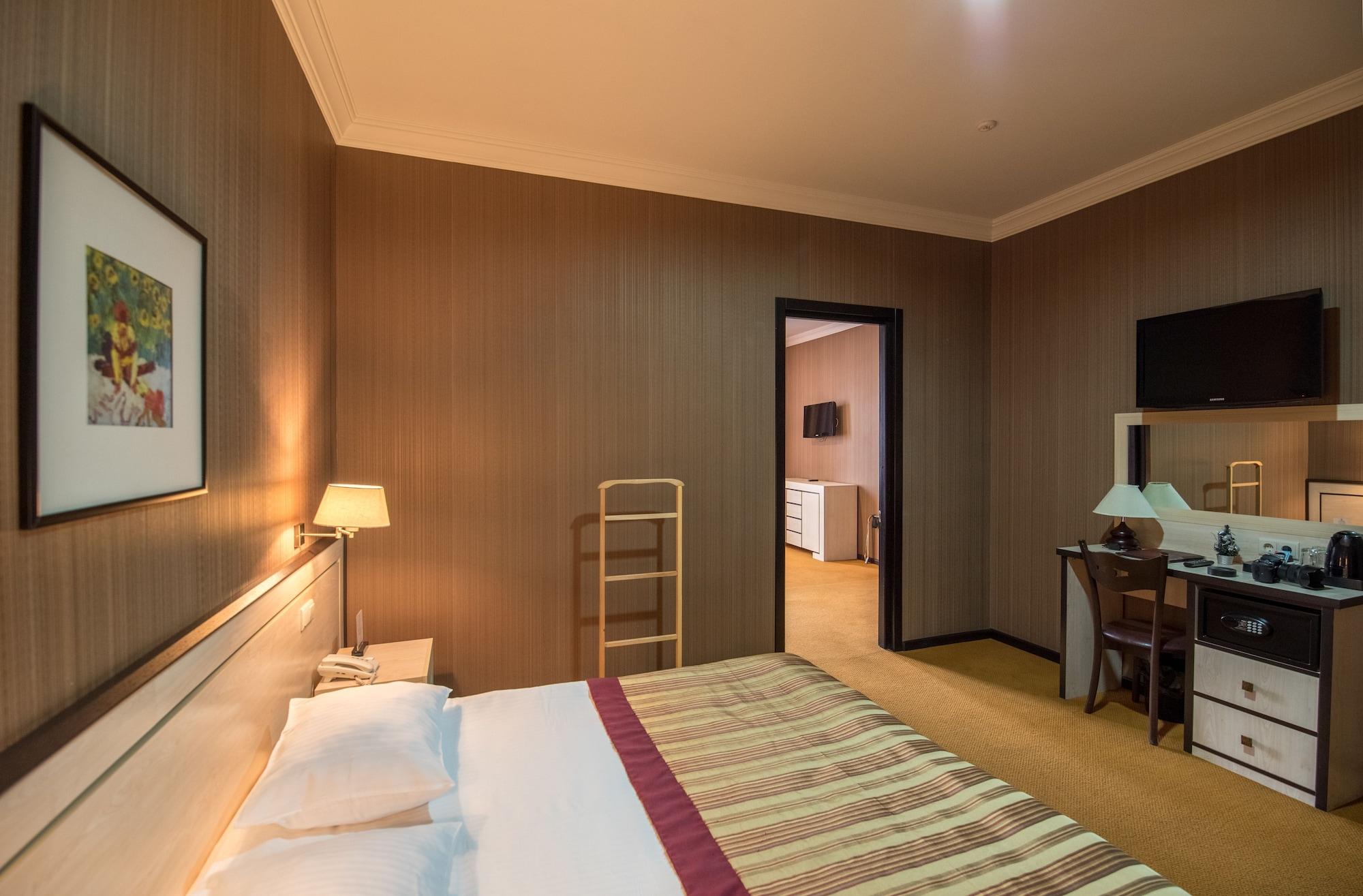 טביליסי Hotel Rikhe Monika מראה חיצוני תמונה