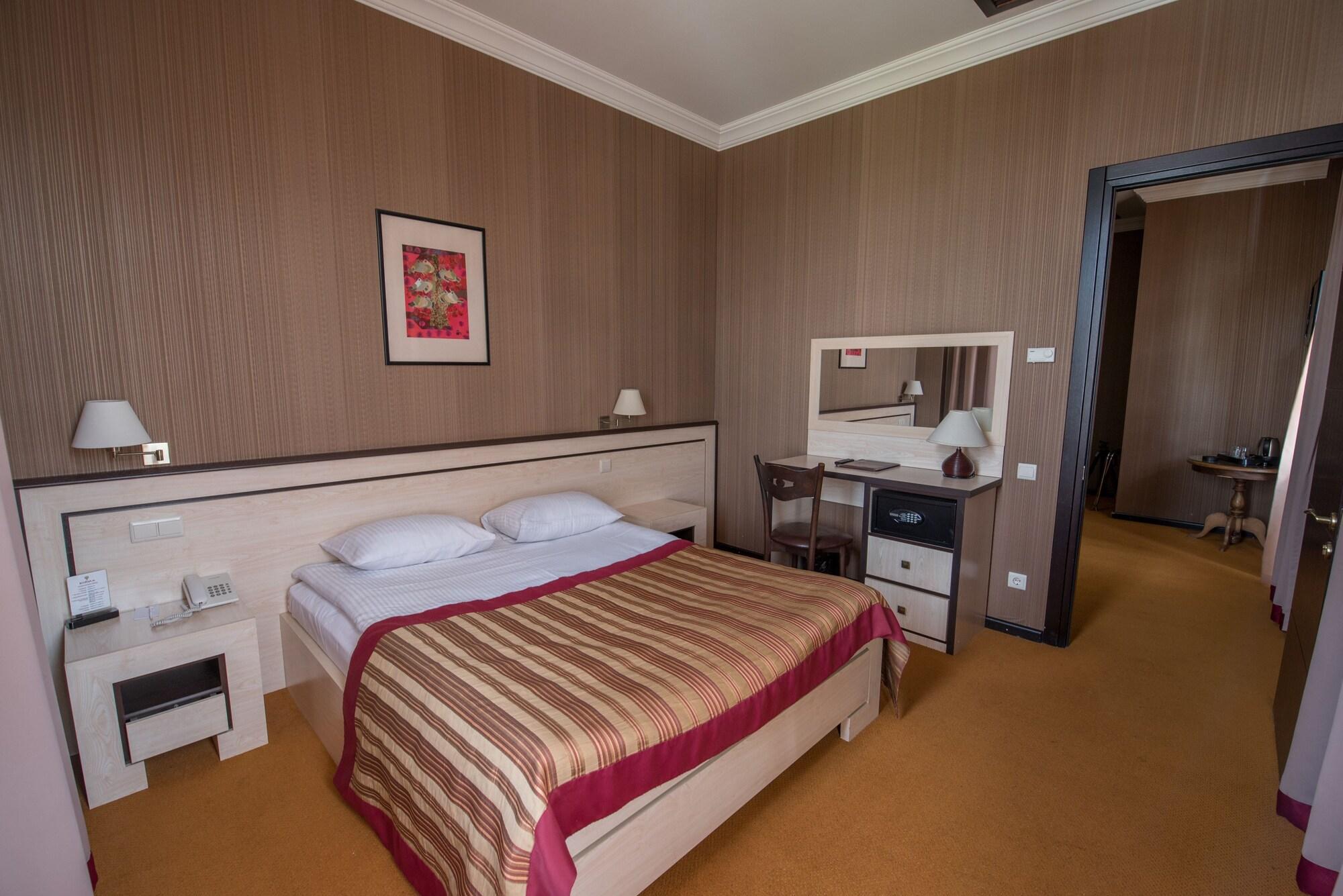 טביליסי Hotel Rikhe Monika מראה חיצוני תמונה