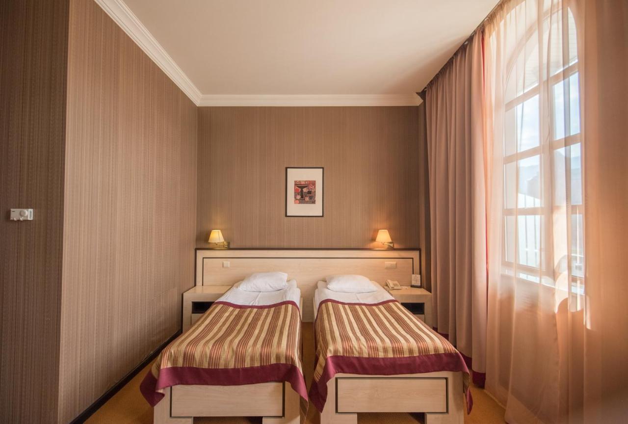 טביליסי Hotel Rikhe Monika מראה חיצוני תמונה