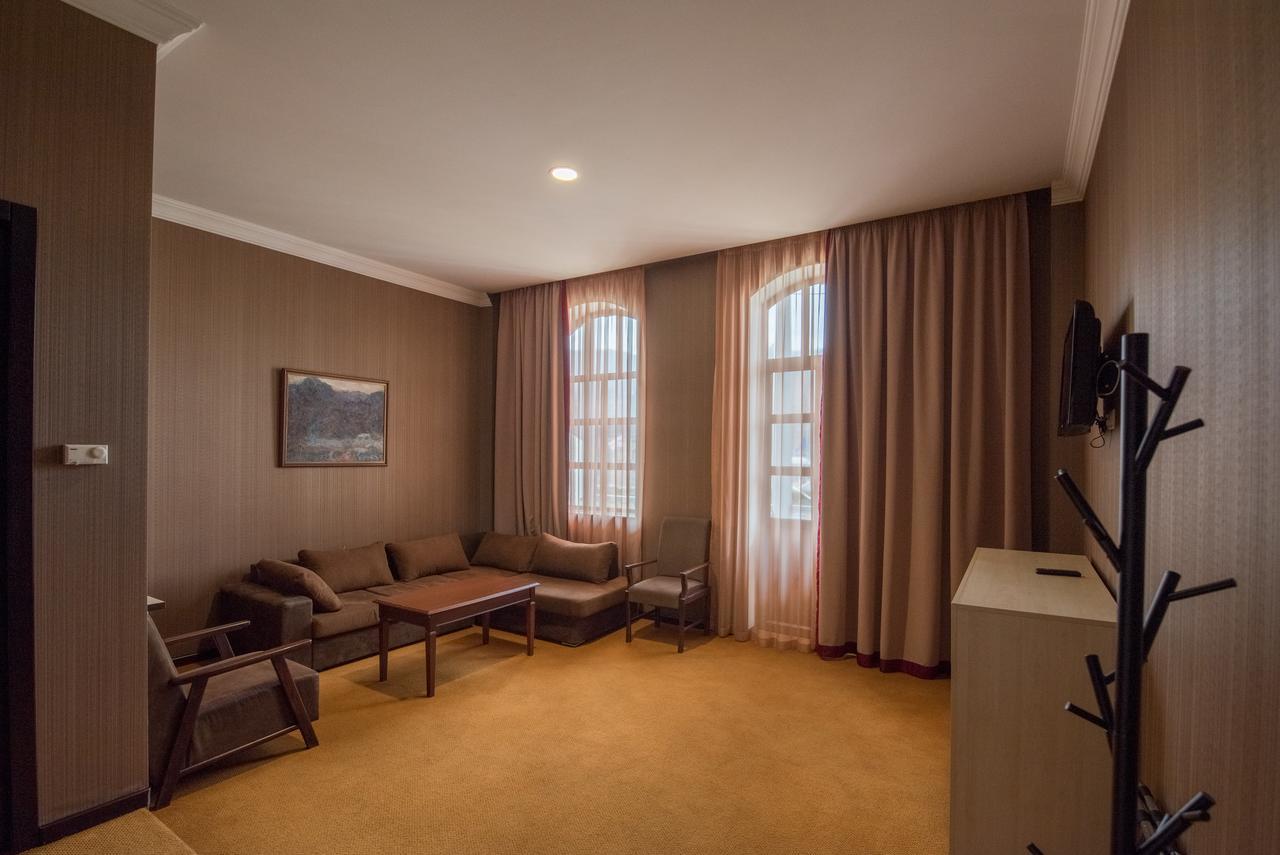 טביליסי Hotel Rikhe Monika מראה חיצוני תמונה