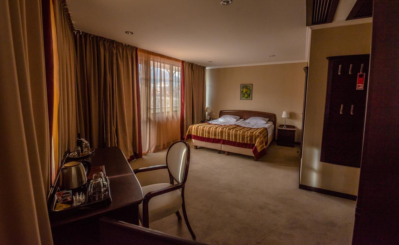 טביליסי Hotel Rikhe Monika מראה חיצוני תמונה