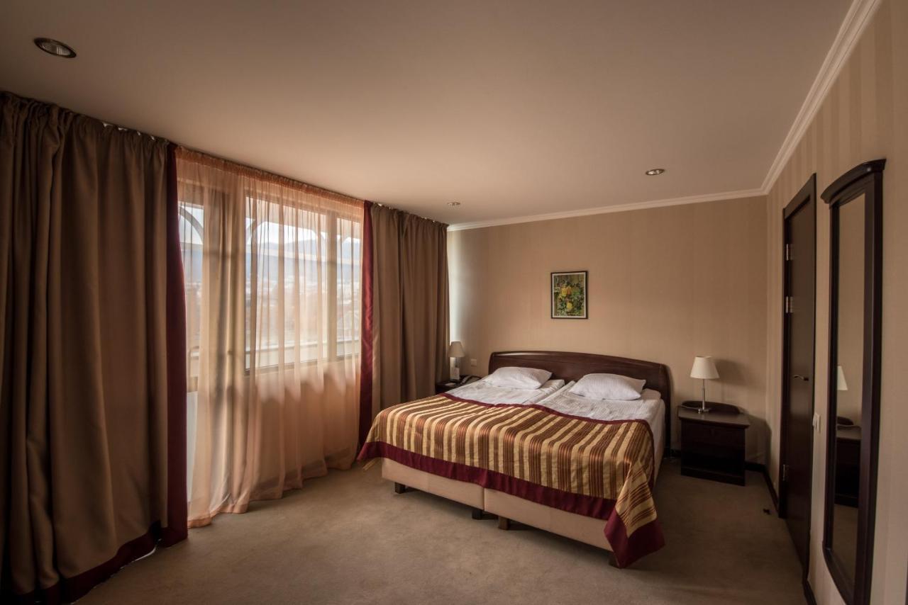 טביליסי Hotel Rikhe Monika מראה חיצוני תמונה