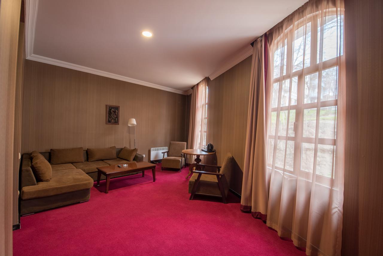 טביליסי Hotel Rikhe Monika מראה חיצוני תמונה